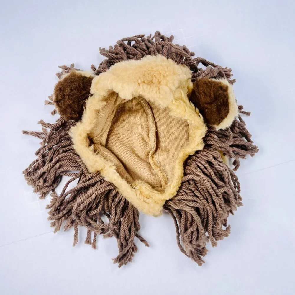 Vintage features lion